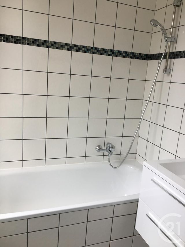 Appartement 2 pièces &agrave; louer - 2 pi&egrave;ces - 42,20 m2 - Fontainebleau - 77 - ILE-DE-FRANCE