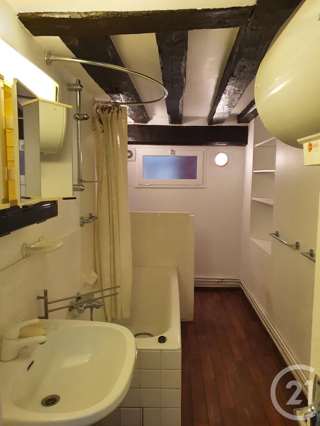Appartement F3 &agrave; louer - 3 pi&egrave;ces - 53,80 m2 - Fontainebleau - 77 - ILE-DE-FRANCE
