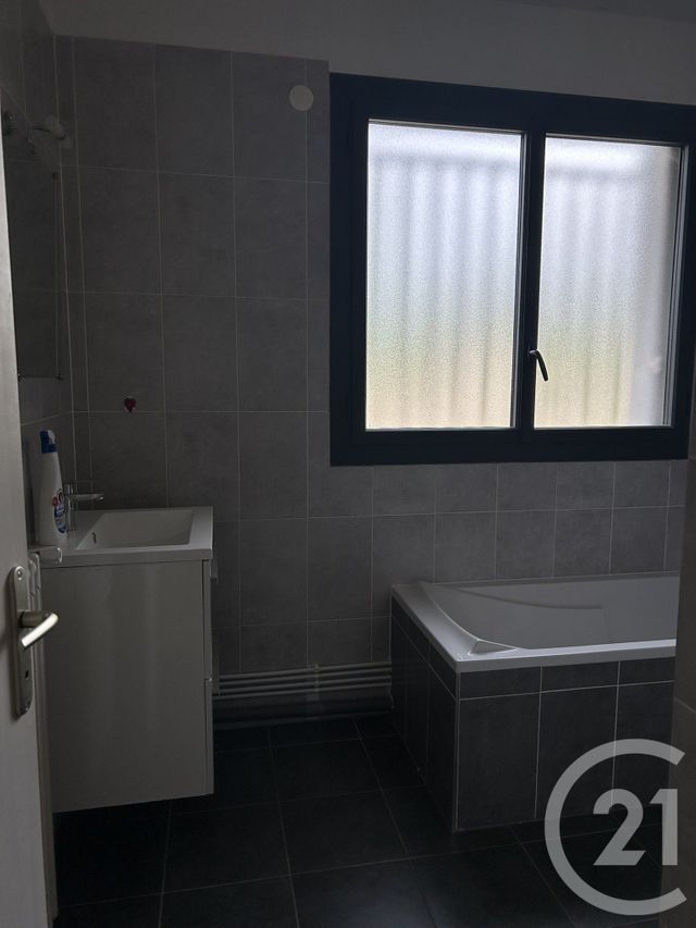 Appartement F3 &agrave; louer - 3 pi&egrave;ces - 53,40 m2 - Bois Le Roi - 77 - ILE-DE-FRANCE