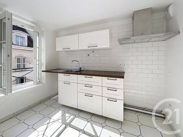 Appartement Duplex &agrave; louer - 5 pi&egrave;ces - 94,21 m2 - Fontainebleau - 77 - ILE-DE-FRANCE