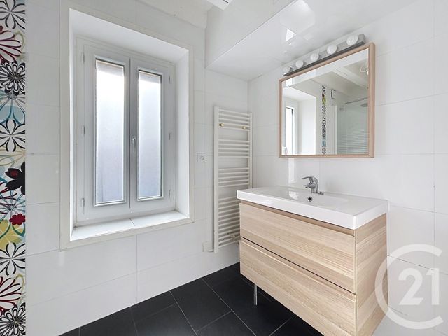 Appartement Duplex &agrave; louer - 5 pi&egrave;ces - 94,21 m2 - Fontainebleau - 77 - ILE-DE-FRANCE