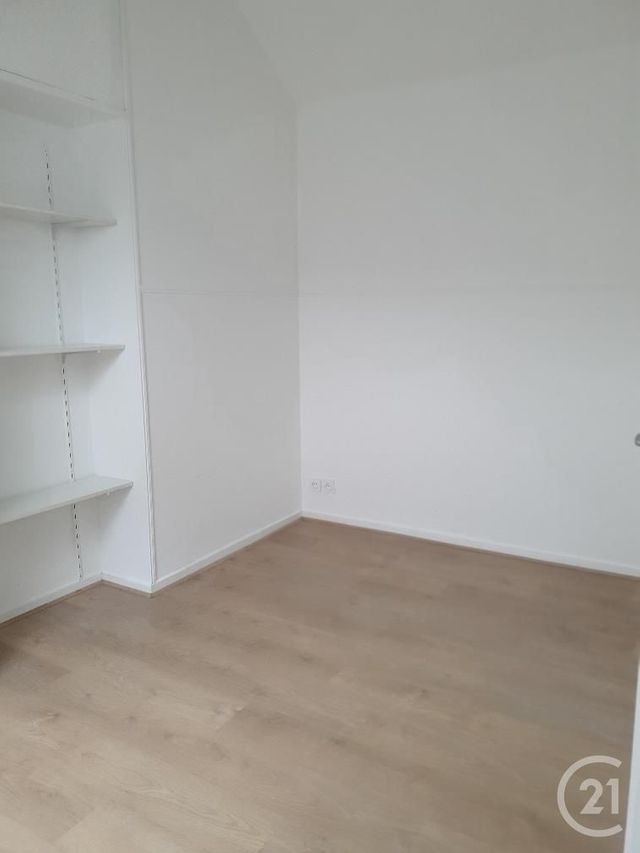Appartement 5 pieces &agrave; louer - 5 pi&egrave;ces - 94,21 m2 - Fontainebleau - 77 - ILE-DE-FRANCE