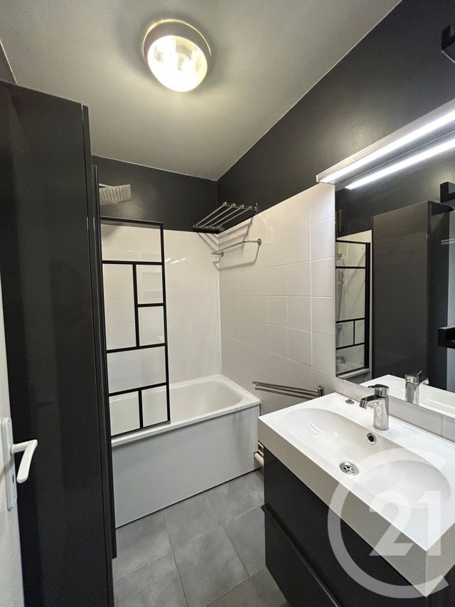 Appartement 3 pièces &agrave; louer - 3 pi&egrave;ces - 63 m2 - Avon - 77 - ILE-DE-FRANCE