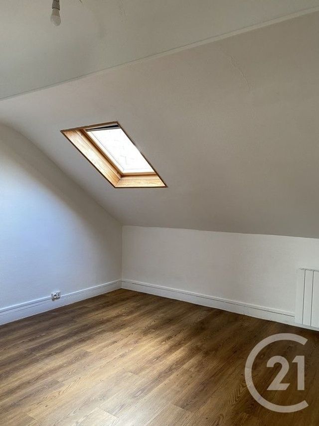 Appartement 2 pièces &agrave; louer - 2 pi&egrave;ces - 24,37 m2 - Fontainebleau - 77 - ILE-DE-FRANCE