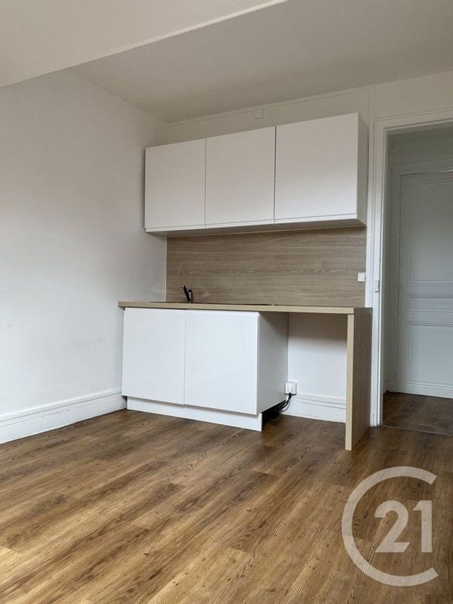 Appartement 2 pièces &agrave; louer - 2 pi&egrave;ces - 24,37 m2 - Fontainebleau - 77 - ILE-DE-FRANCE