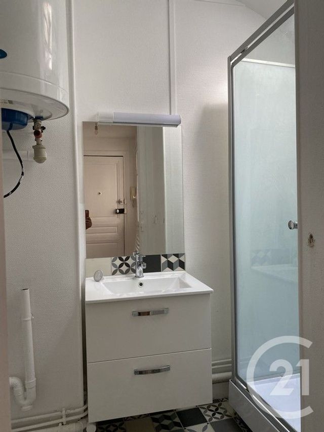 Appartement 2 pièces &agrave; louer - 2 pi&egrave;ces - 24,37 m2 - Fontainebleau - 77 - ILE-DE-FRANCE