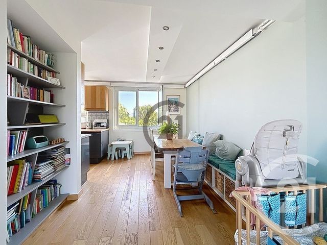 Appartement 5 pieces &agrave; louer - 5 pi&egrave;ces - 80,80 m2 - Fontainebleau - 77 - ILE-DE-FRANCE