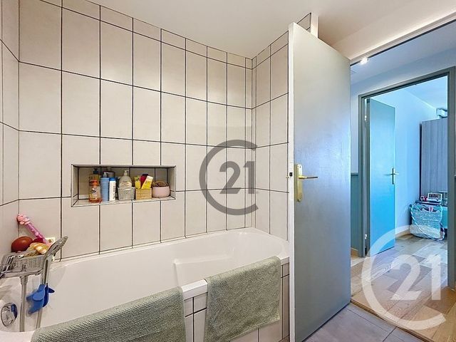 Appartement 5 pieces &agrave; louer - 5 pi&egrave;ces - 80,80 m2 - Fontainebleau - 77 - ILE-DE-FRANCE