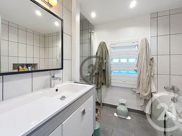 Appartement 5 pieces &agrave; louer - 5 pi&egrave;ces - 80,80 m2 - Fontainebleau - 77 - ILE-DE-FRANCE