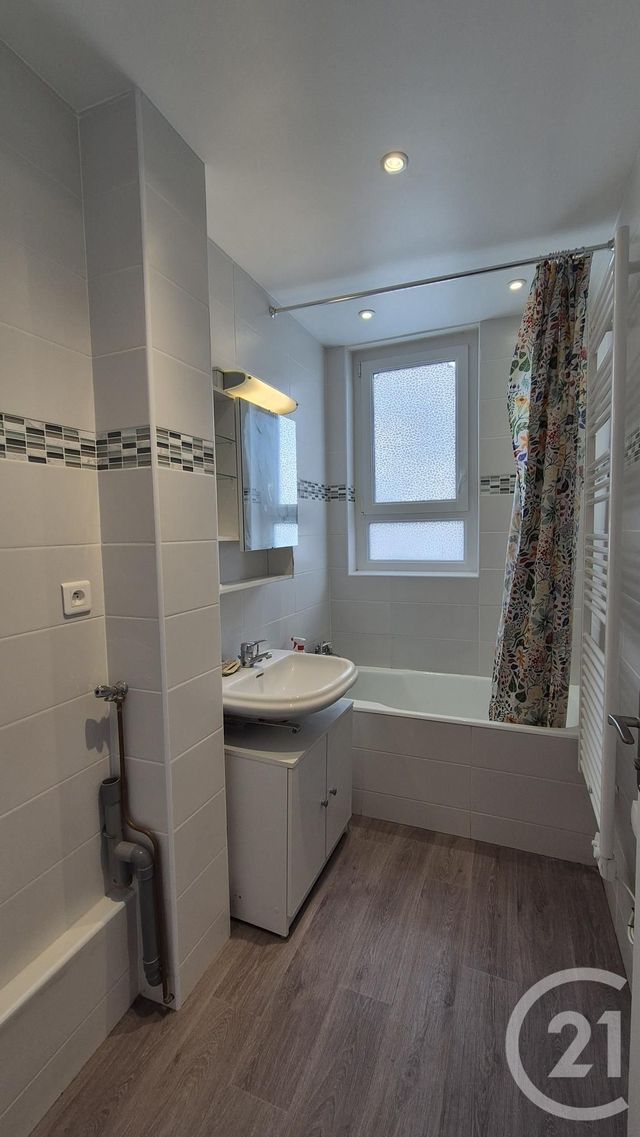Appartement T3 &agrave; louer - 3 pi&egrave;ces - 61,46 m2 - Avon - 77 - ILE-DE-FRANCE