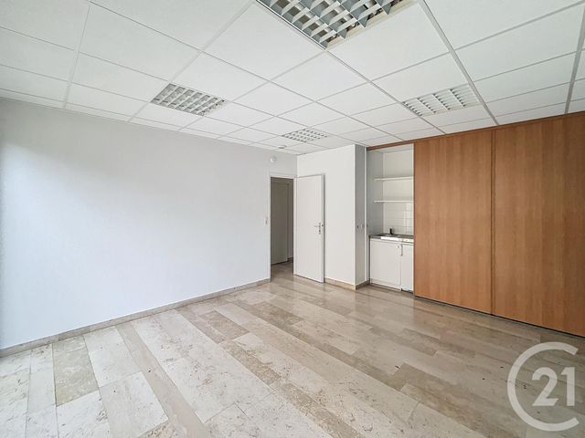 Appartement Local à louer - 5 pièces - 100 m2 - Reims - 51 - CHAMPAGNE-ARDENNE