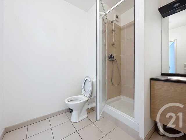 Appartement T2 &agrave; louer - 2 pi&egrave;ces - 41 m2 - Reims - 51 - CHAMPAGNE-ARDENNE