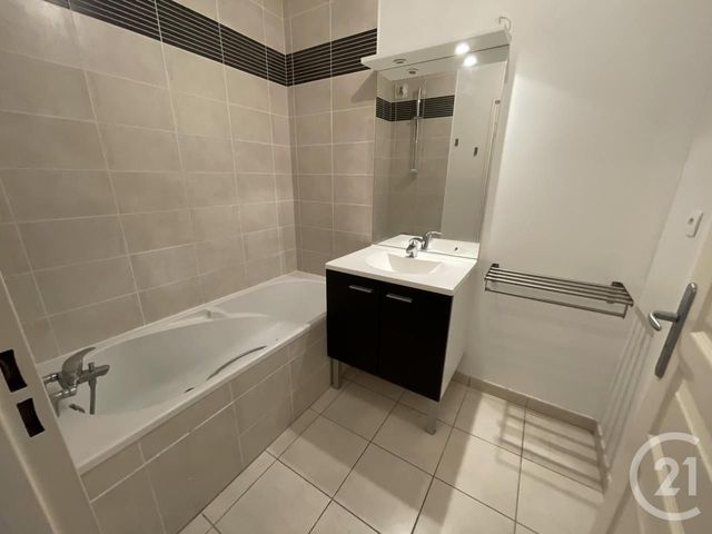 Appartement F3 &agrave; louer - 3 pi&egrave;ces - 63,60 m2 - Reims - 51 - CHAMPAGNE-ARDENNE