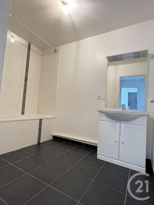 Appartement F3 &agrave; louer - 3 pi&egrave;ces - 65,67 m2 - Reims - 51 - CHAMPAGNE-ARDENNE