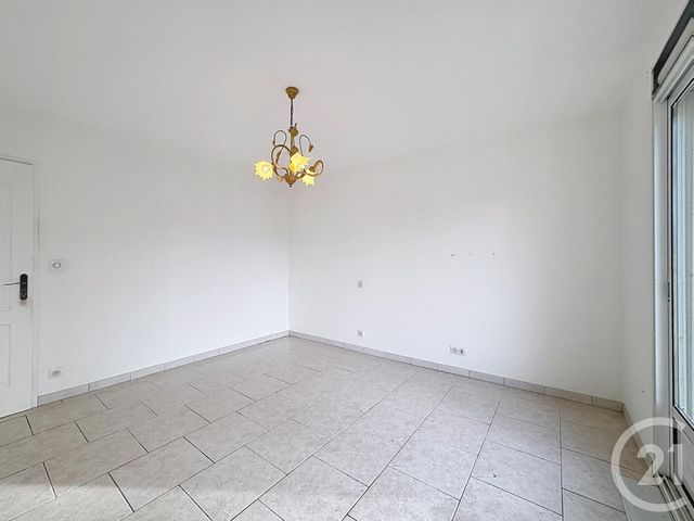 Maison &agrave; louer - 6 pi&egrave;ces - 225 m2 - Gievres - 41 - CENTRE