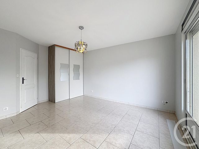 Maison &agrave; louer - 6 pi&egrave;ces - 225 m2 - Gievres - 41 - CENTRE