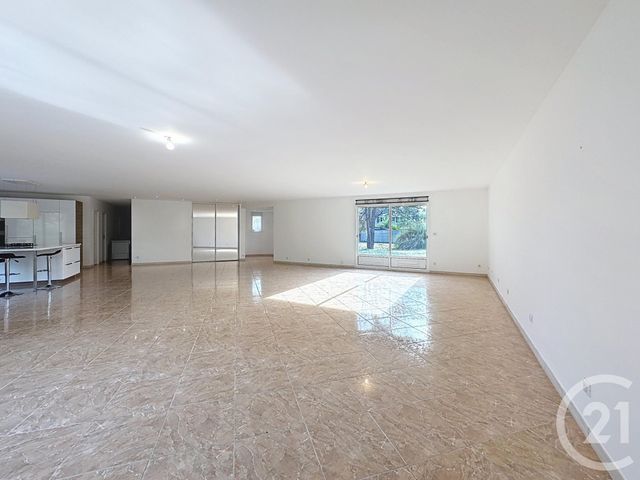 Maison &agrave; louer - 6 pi&egrave;ces - 225 m2 - Gievres - 41 - CENTRE