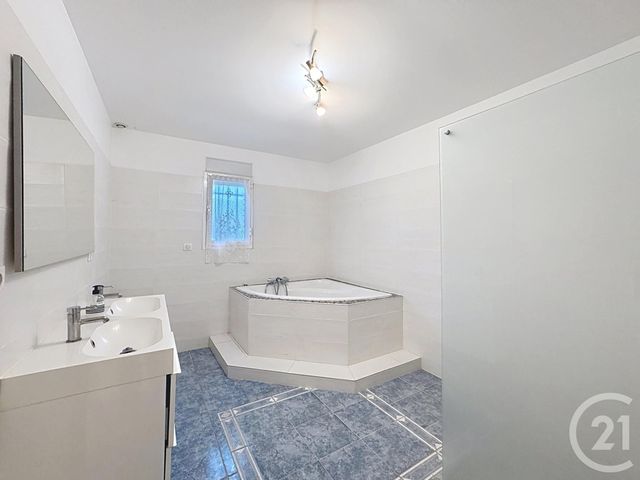 Maison &agrave; louer - 6 pi&egrave;ces - 225 m2 - Gievres - 41 - CENTRE