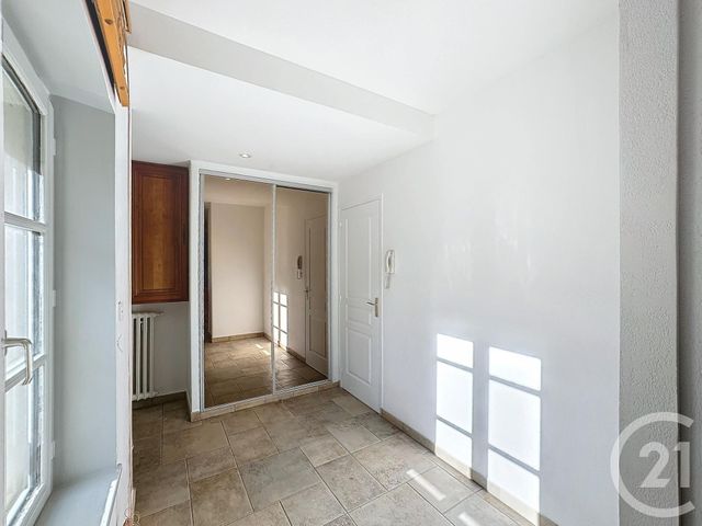 Appartement &agrave; louer - 2 pi&egrave;ces - 80 m2 - Romorantin Lanthenay - 41 - CENTRE