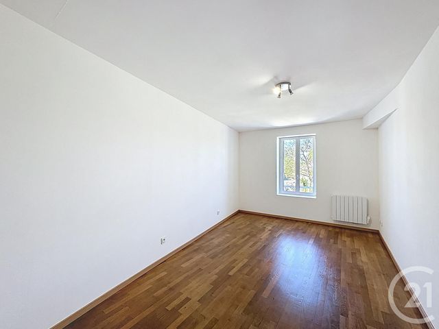 Appartement &agrave; louer - 3 pi&egrave;ces - 77,05 m2 - La Ferte Imbault - 41 - CENTRE