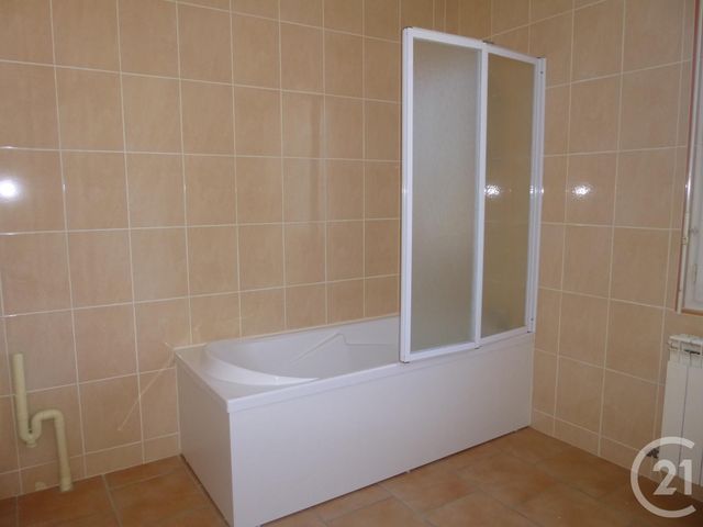 Maison &agrave; louer - 5 pi&egrave;ces - 122 m2 - Salbris - 41 - CENTRE