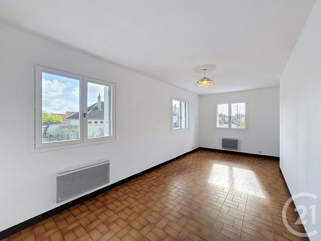 Maison &agrave; louer - 3 pi&egrave;ces - 61,50 m2 - Salbris - 41 - CENTRE