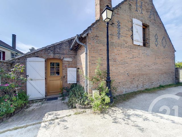 Maison &agrave; louer - 3 pi&egrave;ces - 132,55 m2 - Chaumont Sur Tharonne - 41 - CENTRE