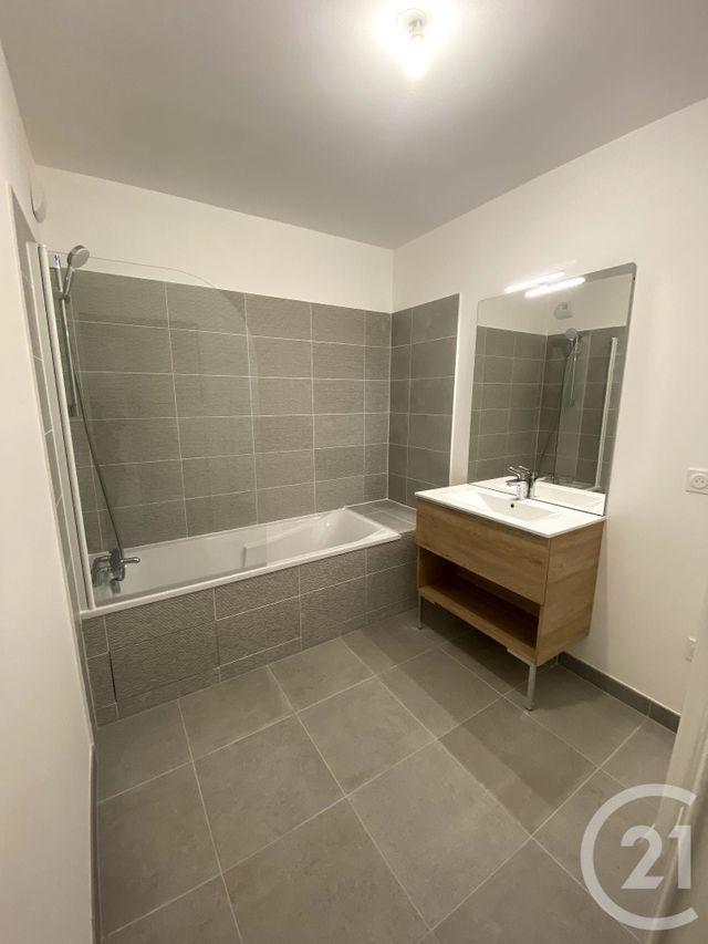 Appartement F3 &agrave; louer - 3 pi&egrave;ces - 61,70 m2 - Rosny Sous Bois - 93 - ILE-DE-FRANCE