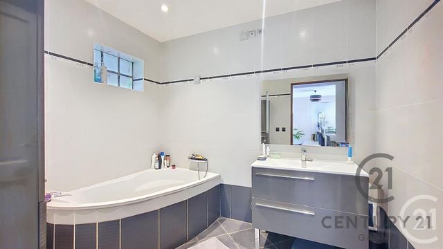 Maison &agrave; vendre - 5 pi&egrave;ces - 94,68 m2 - Neuilly Sur Marne - 93 - ILE-DE-FRANCE