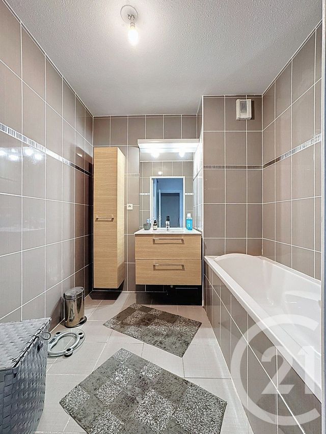 Appartement T3 à vendre - 3 pièces - 69,20 m2 - Gardanne - 13 - PROVENCE-ALPES-COTE-D-AZUR