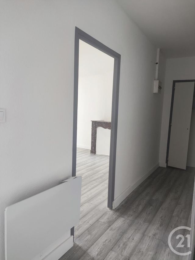 Appartement à louer - 2 pièces - 58,41 m2 - Trets - 13 - PROVENCE-ALPES-COTE-D-AZUR