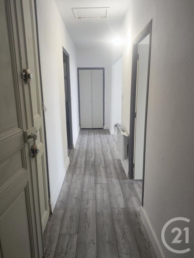 Appartement à louer - 2 pièces - 58,41 m2 - Trets - 13 - PROVENCE-ALPES-COTE-D-AZUR