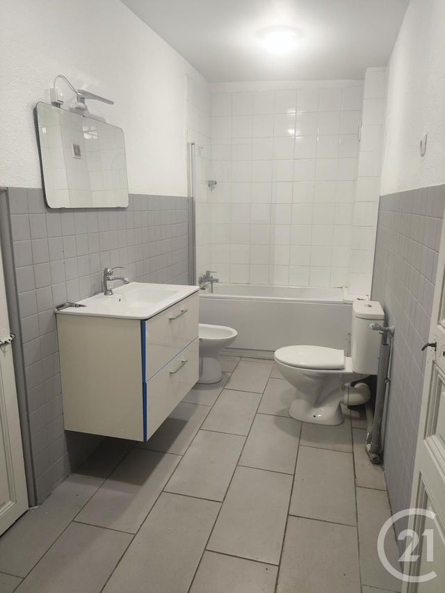 Appartement à louer - 2 pièces - 58,41 m2 - Trets - 13 - PROVENCE-ALPES-COTE-D-AZUR