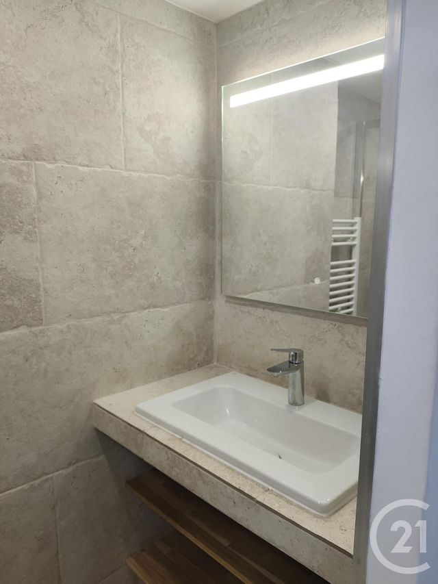 Appartement à louer - 2 pièces - 28,25 m2 - Trets - 13 - PROVENCE-ALPES-COTE-D-AZUR