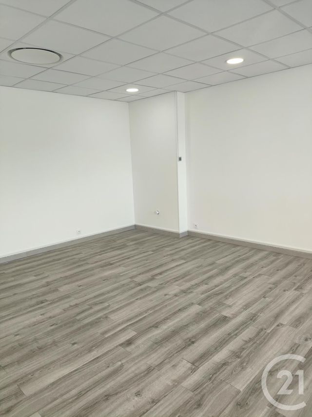 Appartement Local &agrave; louer - 1 pi&egrave;ce - 41 m2 - Pourrieres - 83 - PROVENCE-ALPES-COTE-D-AZUR