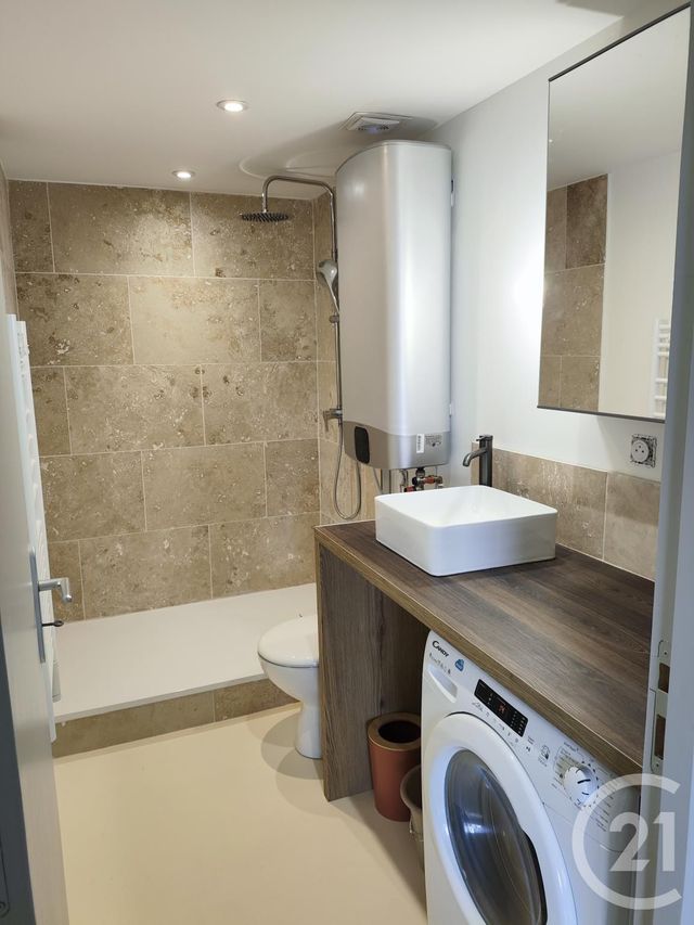 Appartement T1 &agrave; louer - 1 pi&egrave;ce - 48,20 m2 - Trets - 13 - PROVENCE-ALPES-COTE-D-AZUR