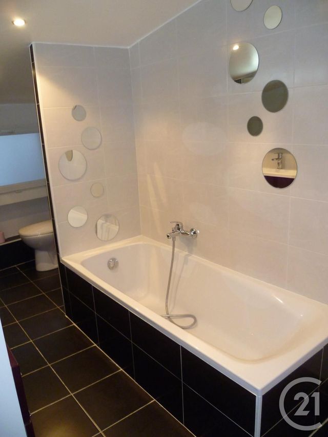 Maison &agrave; louer - 2 pi&egrave;ces - 63 m2 - St Maximin La Ste Baume - 83 - PROVENCE-ALPES-COTE-D-AZUR