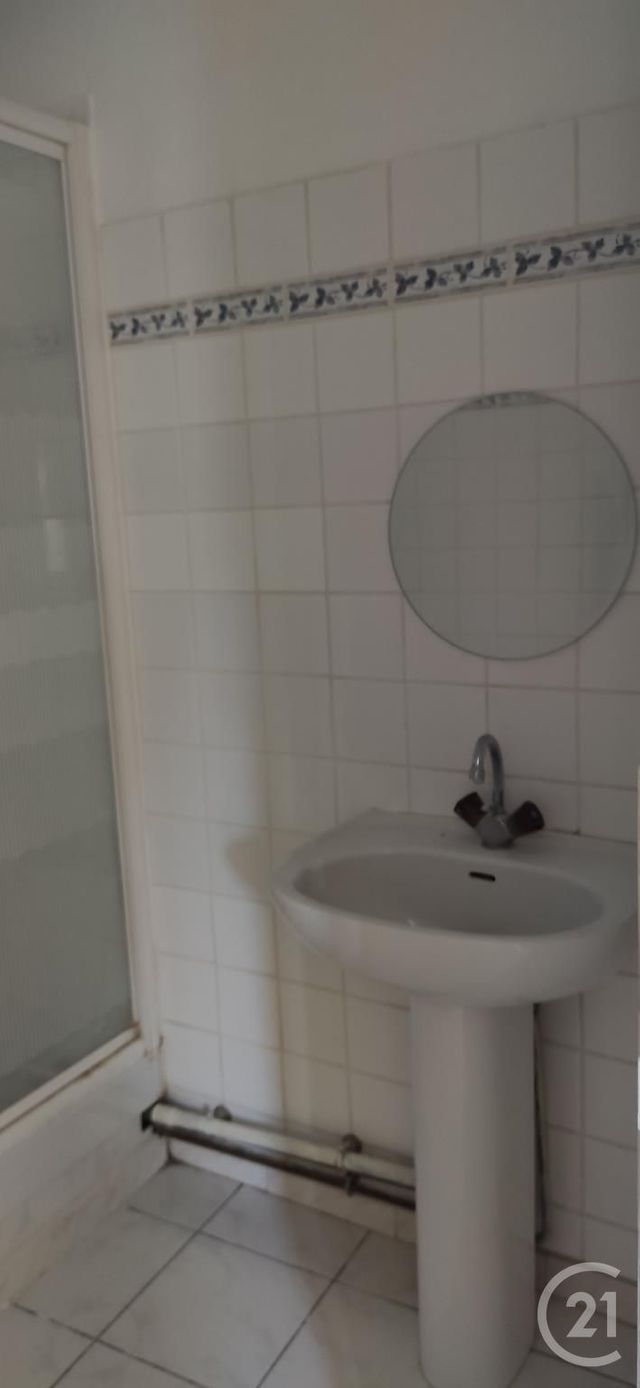 Appartement F3 &agrave; louer - 3 pi&egrave;ces - 65,17 m2 - Trets - 13 - PROVENCE-ALPES-COTE-D-AZUR