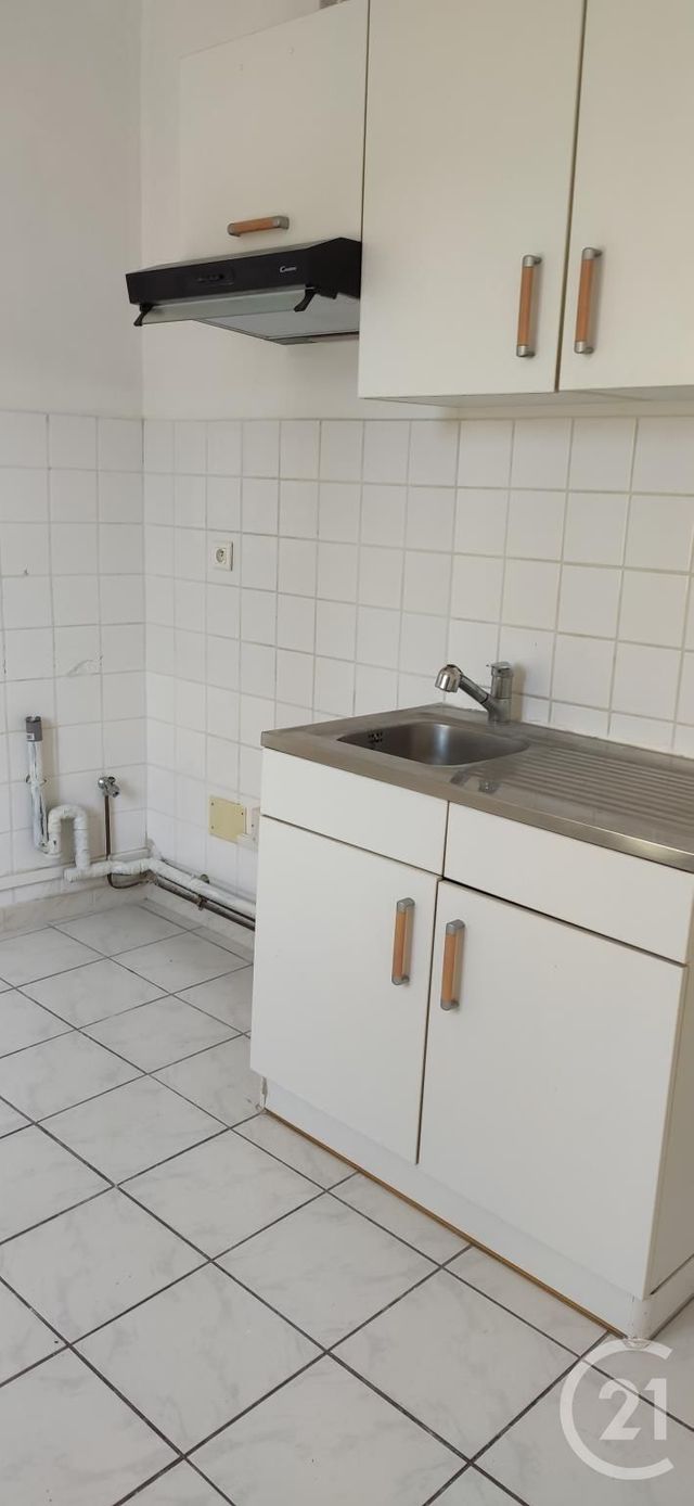 Appartement F3 &agrave; louer - 3 pi&egrave;ces - 65,17 m2 - Trets - 13 - PROVENCE-ALPES-COTE-D-AZUR