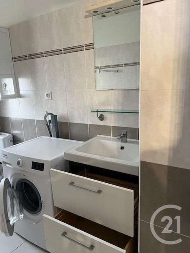 Appartement &agrave; louer - 3 pi&egrave;ces - 54,93 m2 - Brignoles - 83 - PROVENCE-ALPES-COTE-D-AZUR