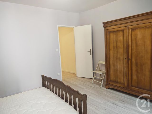 Appartement T3 &agrave; louer - 3 pi&egrave;ces - 74 m2 - Trets - 13 - PROVENCE-ALPES-COTE-D-AZUR