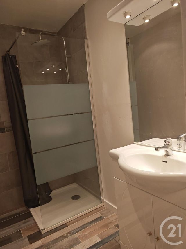 Appartement T3 &agrave; louer - 3 pi&egrave;ces - 74 m2 - Trets - 13 - PROVENCE-ALPES-COTE-D-AZUR