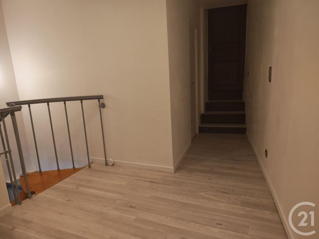 Appartement T3 &agrave; louer - 3 pi&egrave;ces - 74 m2 - Trets - 13 - PROVENCE-ALPES-COTE-D-AZUR