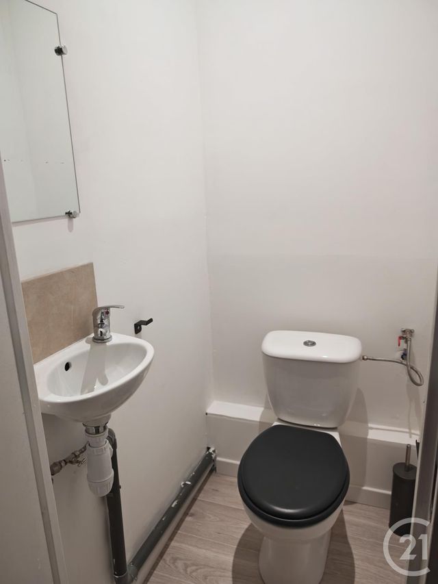Appartement T3 &agrave; louer - 3 pi&egrave;ces - 74 m2 - Trets - 13 - PROVENCE-ALPES-COTE-D-AZUR