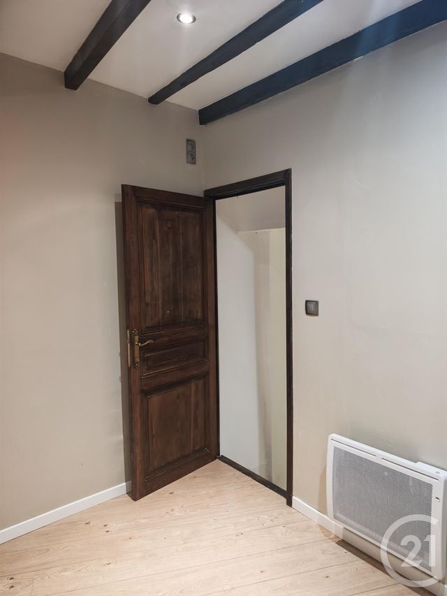 Appartement T3 &agrave; louer - 3 pi&egrave;ces - 74 m2 - Trets - 13 - PROVENCE-ALPES-COTE-D-AZUR