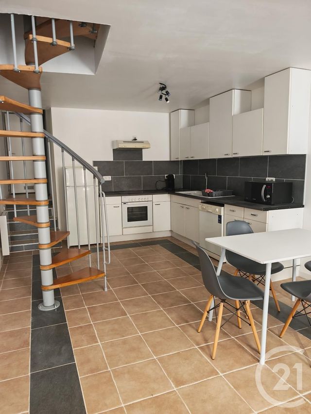 Appartement T3 &agrave; louer - 3 pi&egrave;ces - 74 m2 - Trets - 13 - PROVENCE-ALPES-COTE-D-AZUR