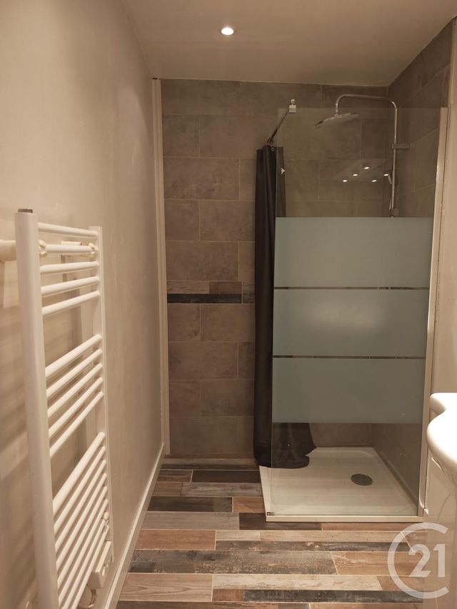 Appartement T3 &agrave; louer - 3 pi&egrave;ces - 74 m2 - Trets - 13 - PROVENCE-ALPES-COTE-D-AZUR