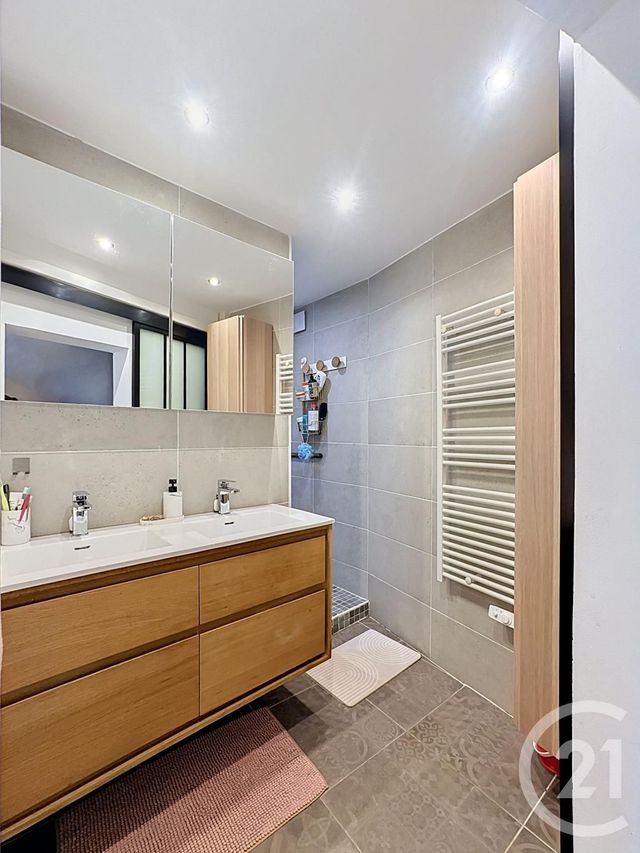 Maison &agrave; louer - 5 pi&egrave;ces - 100,75 m2 - Pourrieres - 83 - PROVENCE-ALPES-COTE-D-AZUR