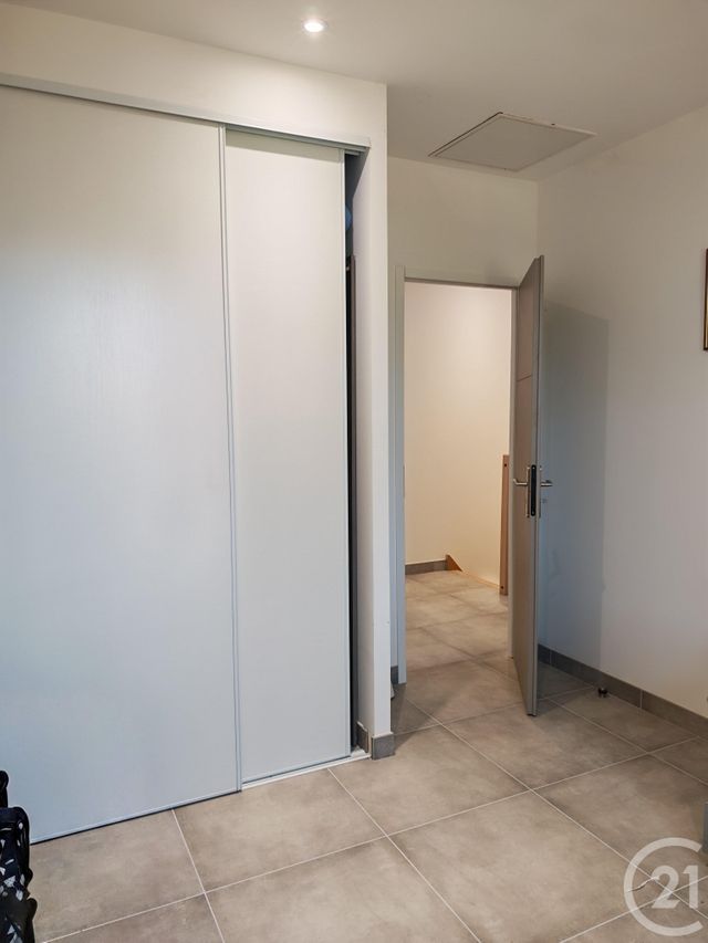Maison &agrave; louer - 3 pi&egrave;ces - 77,50 m2 - Pourrieres - 83 - PROVENCE-ALPES-COTE-D-AZUR