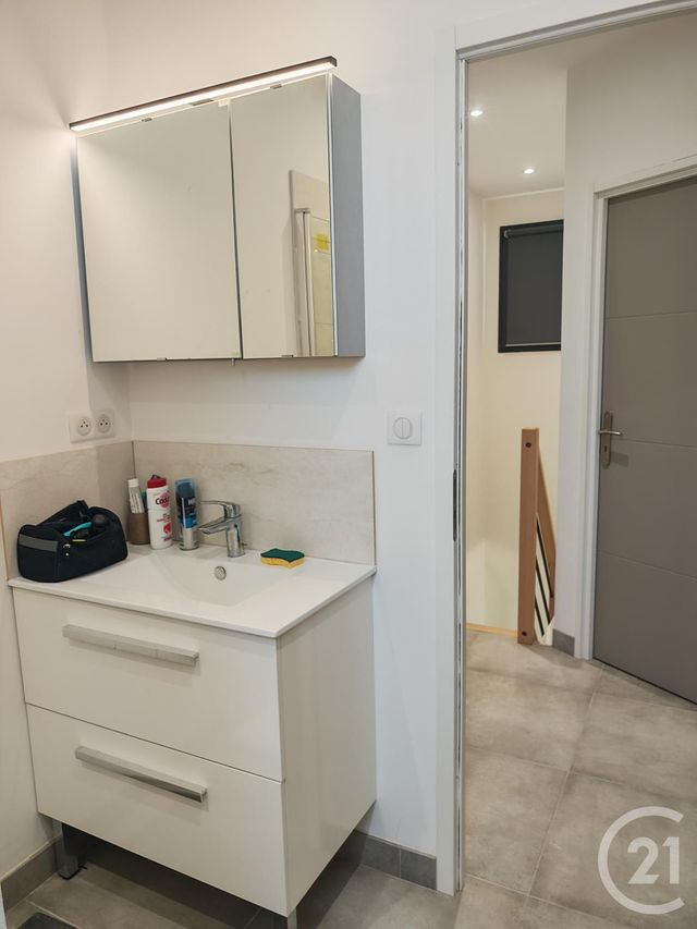 Maison &agrave; louer - 3 pi&egrave;ces - 77,50 m2 - Pourrieres - 83 - PROVENCE-ALPES-COTE-D-AZUR